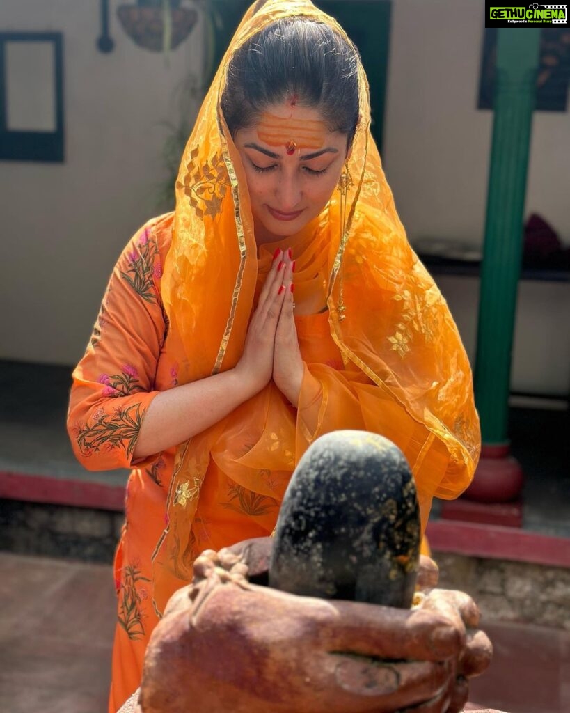 Yami Gautam Instagram - Every ounce of Success and Love I have been receiving is all because of my beloved Maa Durga and Lord Shiva. I truly feel blessed! Love, Gratitude and Thanks to all! ❤️🙏🏻