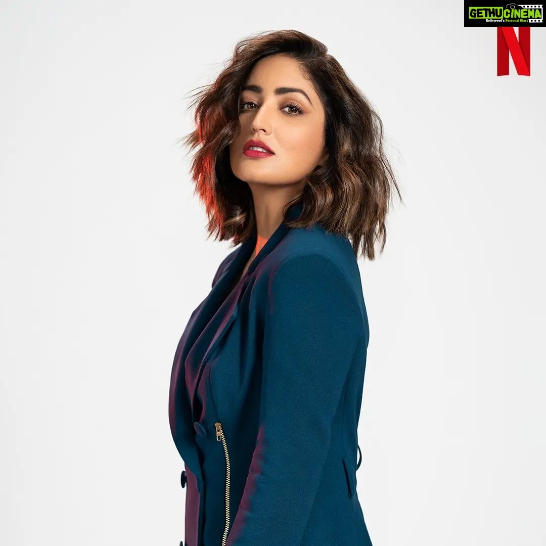 Yami Gautam Instagram - Flight Attendant Neha Grover is all set to serve you thrills, with a side of chaos and chills. #ChorNikalKeBhaga is set to take flight on March 24, only on Netflix π€©π₯ @yamigautam @sunsunnykhez @netflix_in @maddockfilms @sharadkelkar @indraneilsengupta @ajaysinghmail #DineshVijan @amarkaushik @sirajahmed381 @vishalmishraofficial @rashmeetkaur