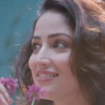 Yami Gautam Instagram - Real rahoge to andar se khush aur bahar se radiant dikhoge. Aging is a real process and happens to everyone. As we approach our mid-20s, our body's collagen levels begin to decline. While we can't turn back the clock, we can find ‘real’ solutions to support healthy aging from within. I #ChooseReal with HK Vitals Skin Radiance Collagen. With so many products out there claiming to have real collagen, it can be tough to make the right choice. HK Vitals Skin Radiance Collagen has real collagen peptides that help reduce the appearance of fine lines and wrinkles by replenishing the lost collagen levels in body and help me in maintaining a youthful and radiant skin. Get yours today on www.hkvitals.com and discover #RealYouHappyYou #YamiXHKVitals #HKVitalsCollagen #Ad