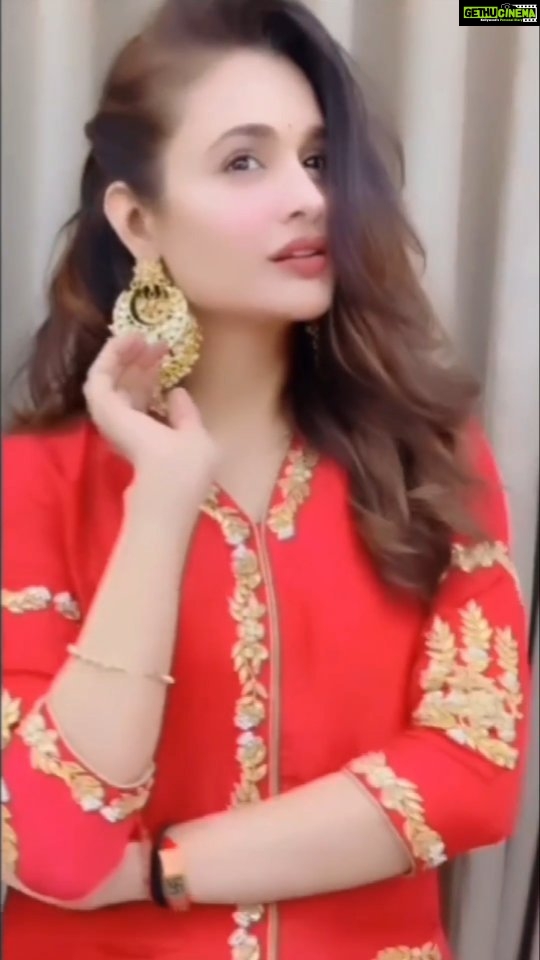 Yuvika Chaudhary Instagram - ❤❤ @yuvikachaudhary 🙈 #yuvikachaudhary #yuvikachoudhary #yuvika #privika #princenarula #roadies #bigboss #splitsvilla #nachbaliye #loveschool #trending #trend #trendingreels #trendingsongs
