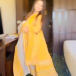 Yuvika Chaudhary Instagram - Dance therapy’s with fnd n how 😂 @gargisharma290 @ambraee_