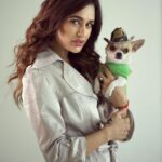 Yuvika Chaudhary Instagram – Unconditional love #buddy #chikoo #gogo  Miss u buddy n chikoo i  will meet u ❤️🦋