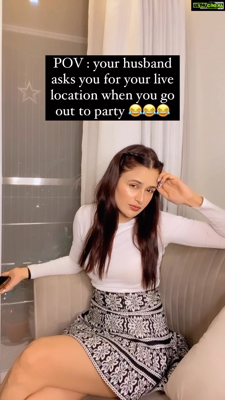 Yuvika Chaudhary Instagram - Hahahahhaa this is so true 😂😹 #husbandandwife #couplememes #princeyuvikanarula #explorepage✨ #reelstrending #reelsfunny