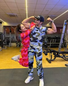 Yuvika Chaudhary Instagram - Happy Valentine’s Day baby U r the best gift jo baba g ne mujhe diya hai . Tumhare sath fight main bhe utna he maza ata hai jitna pyar main ata hai 😂😂😂 I love u and be my valentine har janam ufff ye zaida toh nahe ho gya ❤️🔥😂
