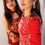 Yuvika Chaudhary Instagram - 🥰🧿🧿🫶🏻 @yuvikachaudhary #yuvikachaudhary #docaparna #love #family #instagood #instagram #igers #tbt #sisterlove #happiness #goodvibes #likesforlike #reels #reelsitfeelsit #reelsvideo