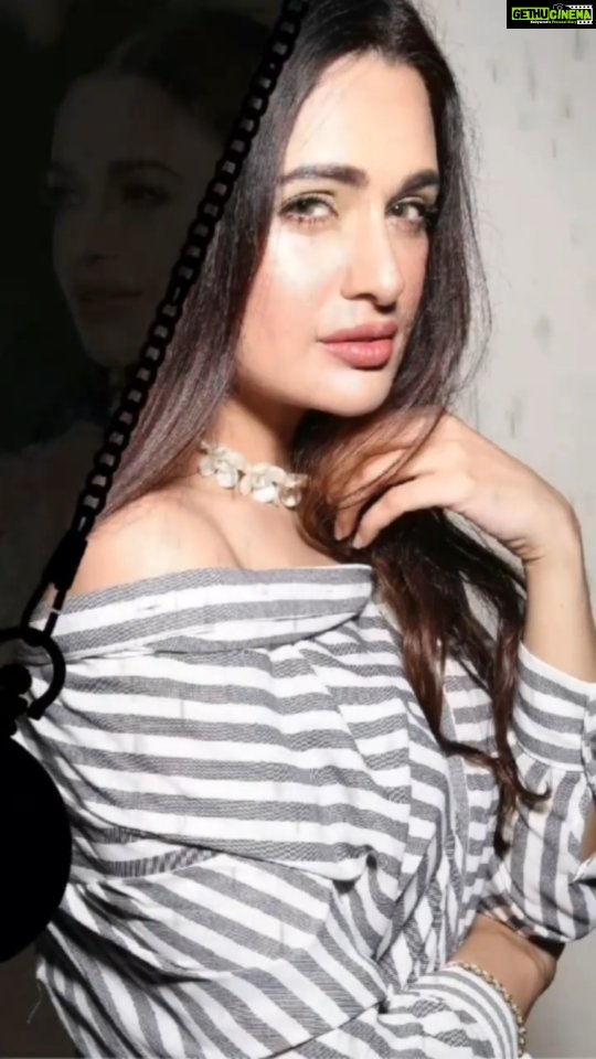 Yuvika Chaudhary Instagram - ❤❤ @yuvikachaudhary 🙈 #yuvikachaudhary #yuvikachoudhary #yuvika #privika #princenarula #roadies #bigboss #splitsvilla #nachbaliye #loveschool