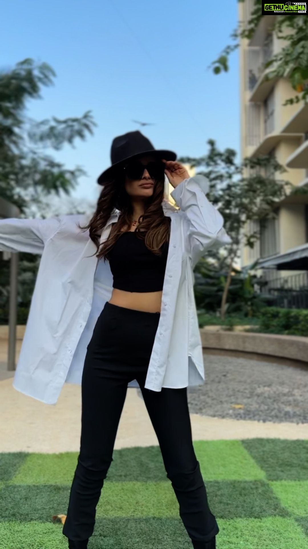Yuvika Chaudhary Instagram - How are you all ? 🧿🖤 #yuvikachaudhary