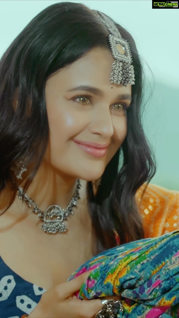 Yuvika Chaudhary Instagram - Experience the magic of love!💖 The beautiful melody of ‘Dil Deya Jaaniya’ is releasing on 1st December 2022 on Times Music 😍✨ @mainhoonromy @kabulbukhari @yuvikachaudhary @vyomesh_koul @amanprajapatdirector @timesmusichub @appusworld @mansi.si #DilDeyaJaaniya #TeaserOutNow