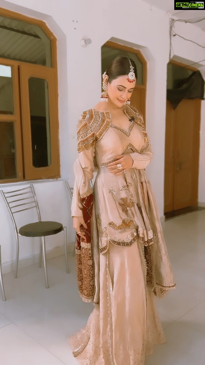 Yuvika Chaudhary Instagram - @jasaddy @yuvikachaudhary #makeuptransformation #jewelry @manimuktaajewels #outfit @youngberry_official