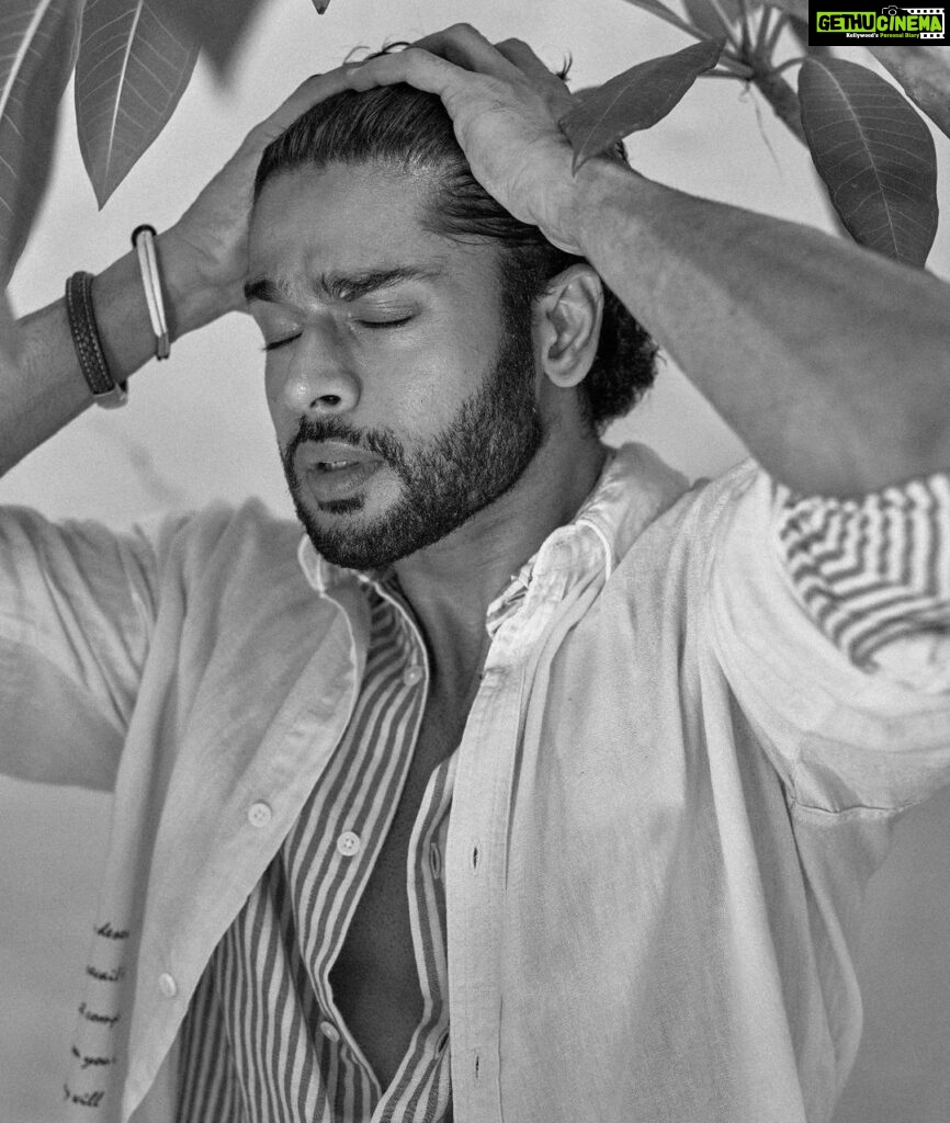Abhimanyu Dasani Instagram - My hairstyle is called I tried 🙆🏽‍♂ 📸 @tejasnerurkarr
