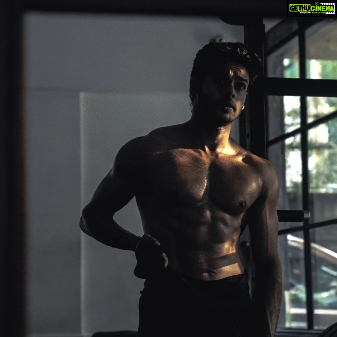 Abhimanyu Dasani Instagram - You don't see the shadows Mumbai, Maharashtra
