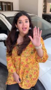 Abhirami Suresh Instagram - ഈ വിഷുവിന് നമുക്ക് സൂപ്പർമാർക്കറ്റുകൾക്കൊപ്പം ചെറിയ കടകളെയും ചേർത്ത് പിടിക്കാം. ആഘോഷിക്കാം ഒറ്റക്കെട്ടായി, ഒറ്റക്കൂട്ടായി

Follow @brahminsfood for tasty updates.

#happyvishu #vishu2023 #brahminsfood