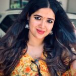 Abhirami Suresh Instagram - Can verbs be invented? I want to tell you one: I heaven you, thus my wings stretch immensely to love you without measure… - Freida Kahlo