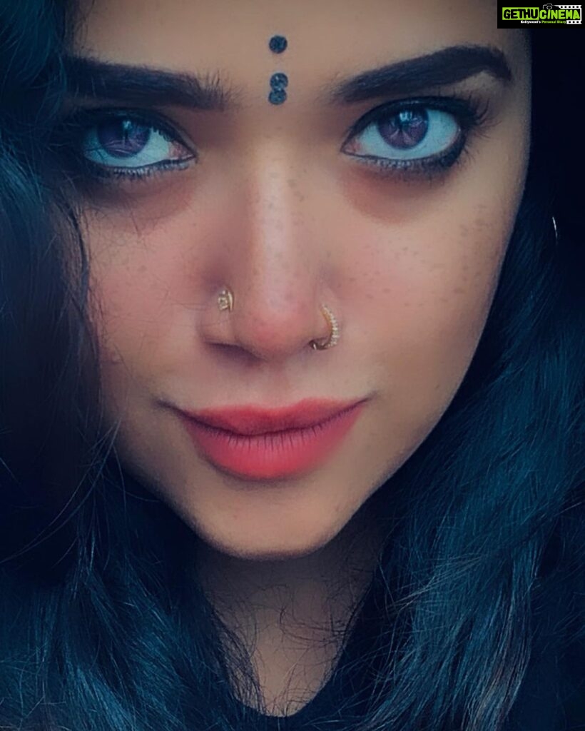 Abhirami Suresh Instagram - Unleashing the dragon eyes trapped in my soul.. 🐉 Cafe Uutopia