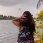 Abhirami Suresh Instagram - മനതാരിൽ മാരിക്കാർ മൂടിക്കഴിഞ്ഞല്ലോ 🌧️ Cafe Uutopia