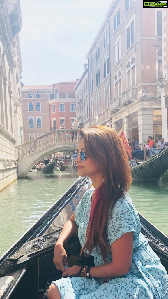 Adaa Khan Instagram - Venice ….. it’s not a place , it’s a Dream ❤️🇮🇹 . #throwback #venice #reelitfeelit #reels #insta #travel #travelholic #adaakhan #graditude #adaaventure