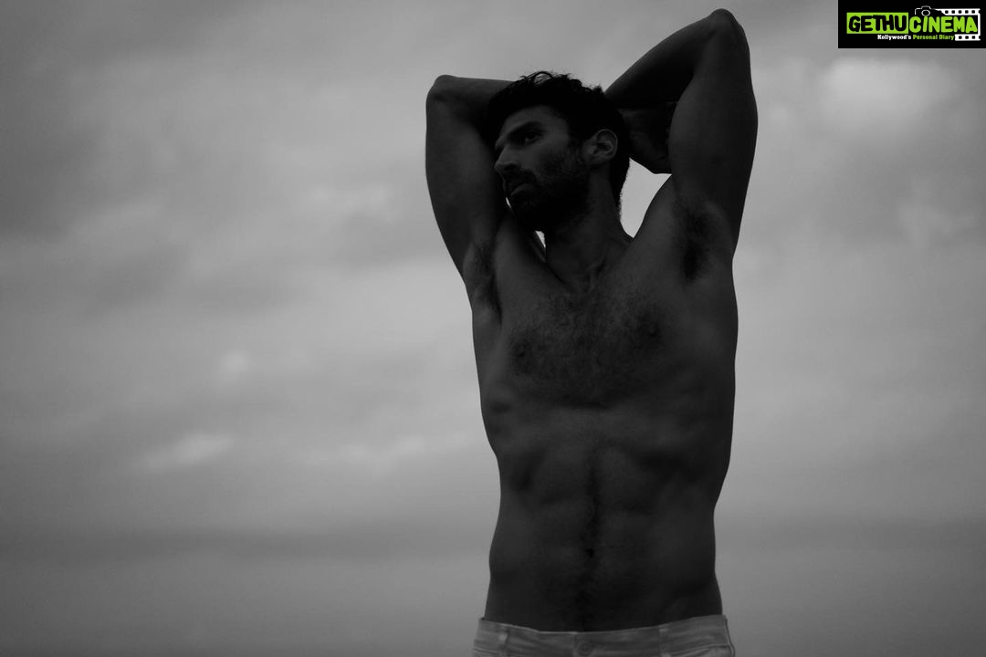 Aditya Roy Kapur - 737.5K Likes - Ya