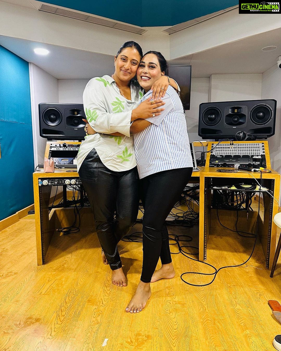Afsana Khan Instagram - Two queens in One frame 🎤big collaboration 🔜🧿 with my beautiful sister @therajakumari big love n respect for her ❤️💫 Afsana khan X Raja Kumari Mumbai, Maharashtra