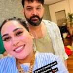 Afsana Khan Instagram - Beautiful couple baiya and bhabijaan @kapilsharma 🙌❤️ @ginnichatrath ❤️ Thanks for lovely dinner 😍#stayhealthy Mumbai, Maharashtra