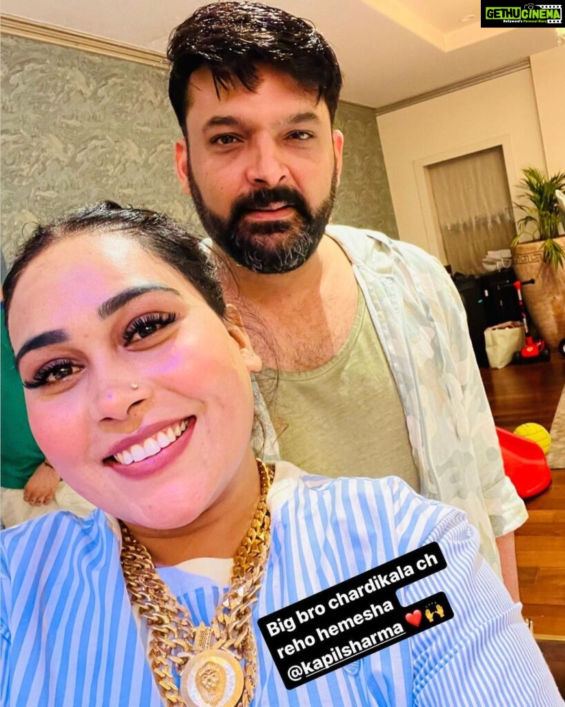 Afsana Khan Instagram - Beautiful couple baiya and bhabijaan @kapilsharma 🙌❤️ @ginnichatrath ❤️ Thanks for lovely dinner 😍#stayhealthy Mumbai, Maharashtra