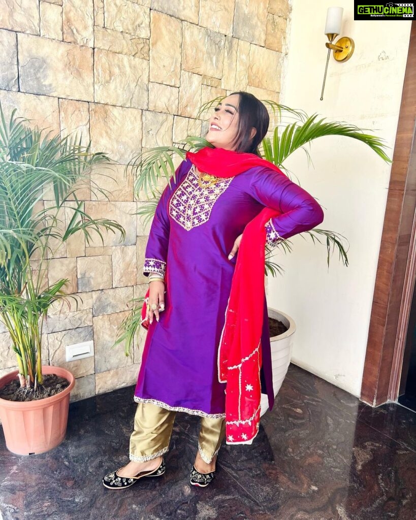 Afsana Khan Instagram - 💫 My fvrt outfit @trousseau_by_sumn 💜 Makeup @glamgoddesscharan ❤️ Gurdaspur - ਗੁਰਦਾਸਪੁਰ