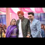 Afsana Khan Instagram - Vadda Bai @sidhu_moosewala 💔 😭 miss u Death toh Tuc 8din phala mil ke gye pata nai c ke oh last mulakaat hovegyi bhut gallan kitiyaan 😭😭 #justiceforsidhumoosewala 💔 Chandigarh, India