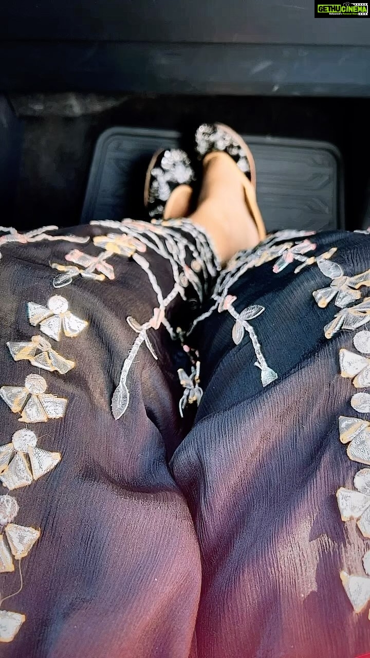 Afsana Khan Instagram - ❤️🇨🇦🖤 Beautiful Outfit @trousseau_by_sumn ❤️❤️❤️ Toronto, Ontario