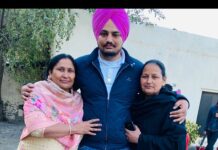 Afsana Khan Instagram - Happy birthday To U Dear Mumma gbu @charan_kaur5911 🎂❤️ @sidhu_moosewala 😭💔 vadda bai @sardarbalkaursidhu ❤️ #justiceforsidhumoosewala 🙏 Toronto, Ontario