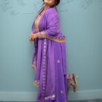 Afsana Khan Instagram - सूरज और चांद की ख्वाहिश नहीं मुझे, जहां दिल को सुकून मिले वहीं मेरे खुदा का दर है। makeup @beautyzone25 Beautiful outFit 💜 @fashionboutiqueedmonton 💜 #canadatour #canada #afsaajz #afsaajzforever #afsanakhan #justiceforsidhumoosewala 🙏 Edmonton, Alberta
