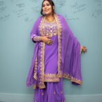 Afsana Khan Instagram - सूरज और चांद की ख्वाहिश नहीं मुझे, जहां दिल को सुकून मिले वहीं मेरे खुदा का दर है। makeup @beautyzone25 Beautiful outFit 💜 @fashionboutiqueedmonton 💜 #canadatour #canada #afsaajz #afsaajzforever #afsanakhan #justiceforsidhumoosewala 🙏 Edmonton, Alberta