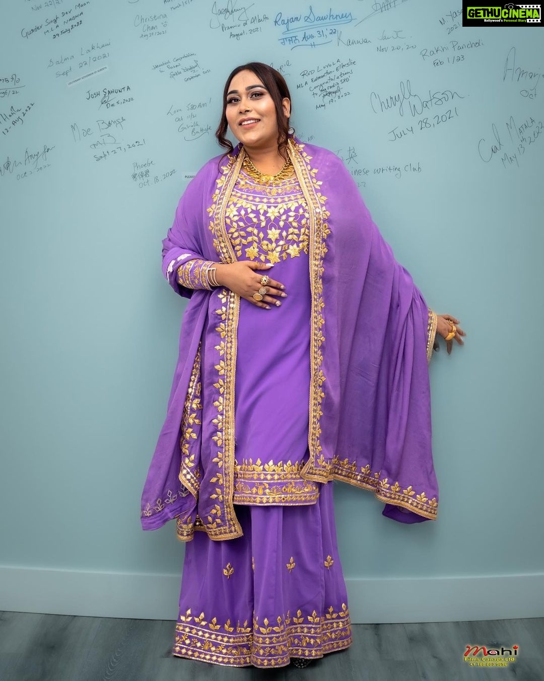 Afsana Khan Instagram - सूरज और चांद की ख्वाहिश नहीं मुझे, जहां दिल को सुकून मिले वहीं मेरे खुदा का दर है। makeup @beautyzone25 Beautiful outFit 💜 @fashionboutiqueedmonton 💜 #canadatour #canada #afsaajz #afsaajzforever #afsanakhan #justiceforsidhumoosewala 🙏 Edmonton, Alberta