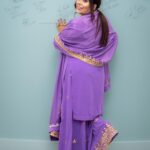 Afsana Khan Instagram - सूरज और चांद की ख्वाहिश नहीं मुझे, जहां दिल को सुकून मिले वहीं मेरे खुदा का दर है। makeup @beautyzone25 Beautiful outFit 💜 @fashionboutiqueedmonton 💜 #canadatour #canada #afsaajz #afsaajzforever #afsanakhan #justiceforsidhumoosewala 🙏 Edmonton, Alberta
