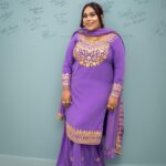 Afsana Khan Instagram - सूरज और चांद की ख्वाहिश नहीं मुझे, जहां दिल को सुकून मिले वहीं मेरे खुदा का दर है। makeup @beautyzone25 Beautiful outFit 💜 @fashionboutiqueedmonton 💜 #canadatour #canada #afsaajz #afsaajzforever #afsanakhan #justiceforsidhumoosewala 🙏 Edmonton, Alberta