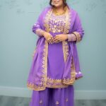 Afsana Khan Instagram - सूरज और चांद की ख्वाहिश नहीं मुझे, जहां दिल को सुकून मिले वहीं मेरे खुदा का दर है। makeup @beautyzone25 Beautiful outFit 💜 @fashionboutiqueedmonton 💜 #canadatour #canada #afsaajz #afsaajzforever #afsanakhan #justiceforsidhumoosewala 🙏 Edmonton, Alberta