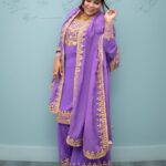 Afsana Khan Instagram - सूरज और चांद की ख्वाहिश नहीं मुझे, जहां दिल को सुकून मिले वहीं मेरे खुदा का दर है। makeup @beautyzone25 Beautiful outFit 💜 @fashionboutiqueedmonton 💜 #canadatour #canada #afsaajz #afsaajzforever #afsanakhan #justiceforsidhumoosewala 🙏 Edmonton, Alberta