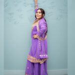 Afsana Khan Instagram - सूरज और चांद की ख्वाहिश नहीं मुझे, जहां दिल को सुकून मिले वहीं मेरे खुदा का दर है। makeup @beautyzone25 Beautiful outFit 💜 @fashionboutiqueedmonton 💜 #canadatour #canada #afsaajz #afsaajzforever #afsanakhan #justiceforsidhumoosewala 🙏 Edmonton, Alberta