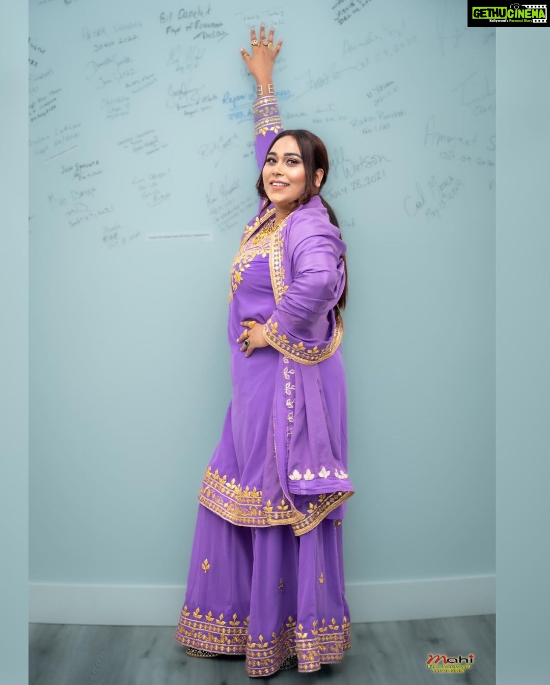 Afsana Khan Instagram - सूरज और चांद की ख्वाहिश नहीं मुझे, जहां दिल को सुकून मिले वहीं मेरे खुदा का दर है। makeup @beautyzone25 Beautiful outFit 💜 @fashionboutiqueedmonton 💜 #canadatour #canada #afsaajz #afsaajzforever #afsanakhan #justiceforsidhumoosewala 🙏 Edmonton, Alberta