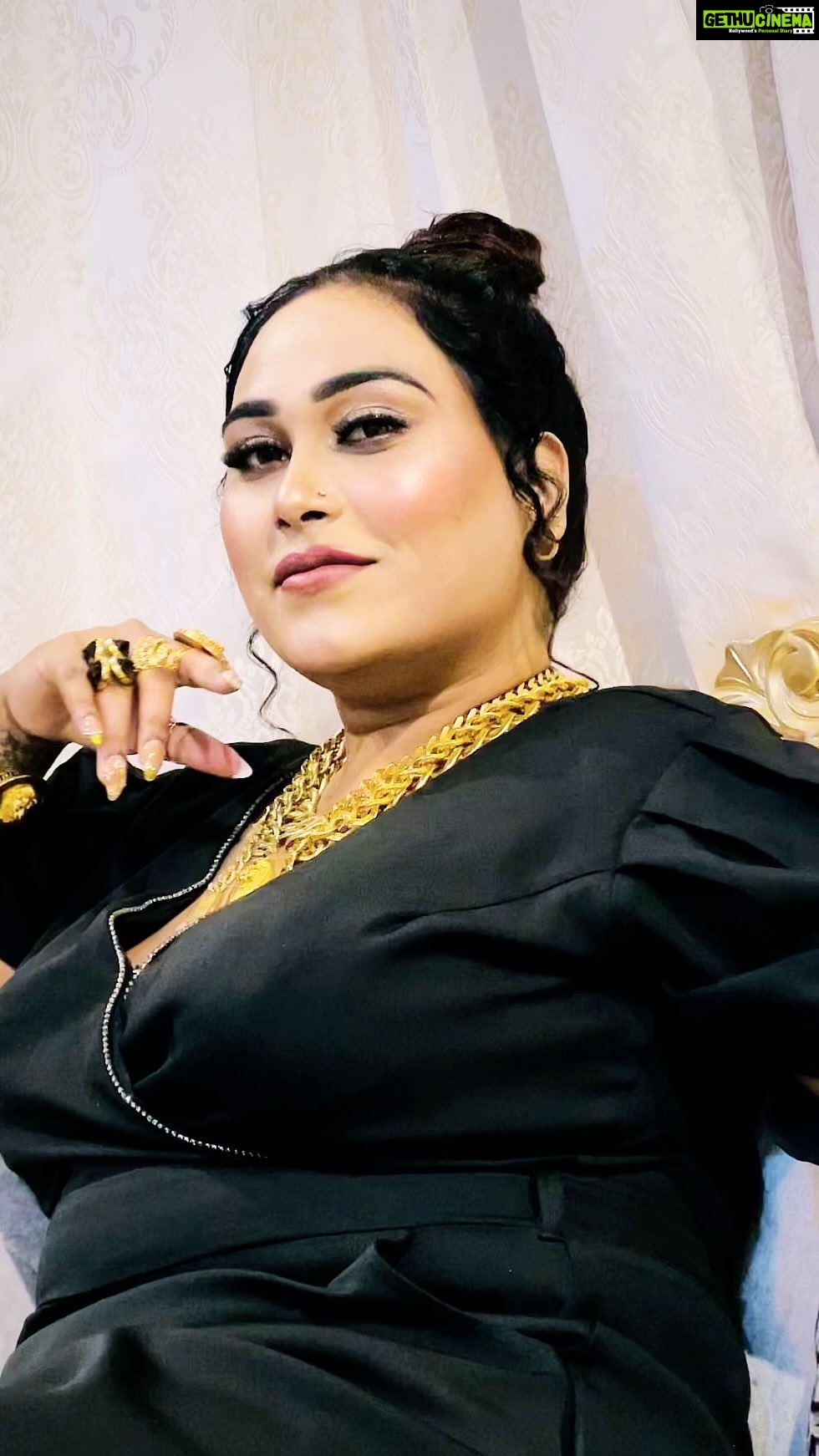 Afsana Khan Instagram - 🖤🫶❤️ GoldQueen 👸🏻 Chandigarh, India