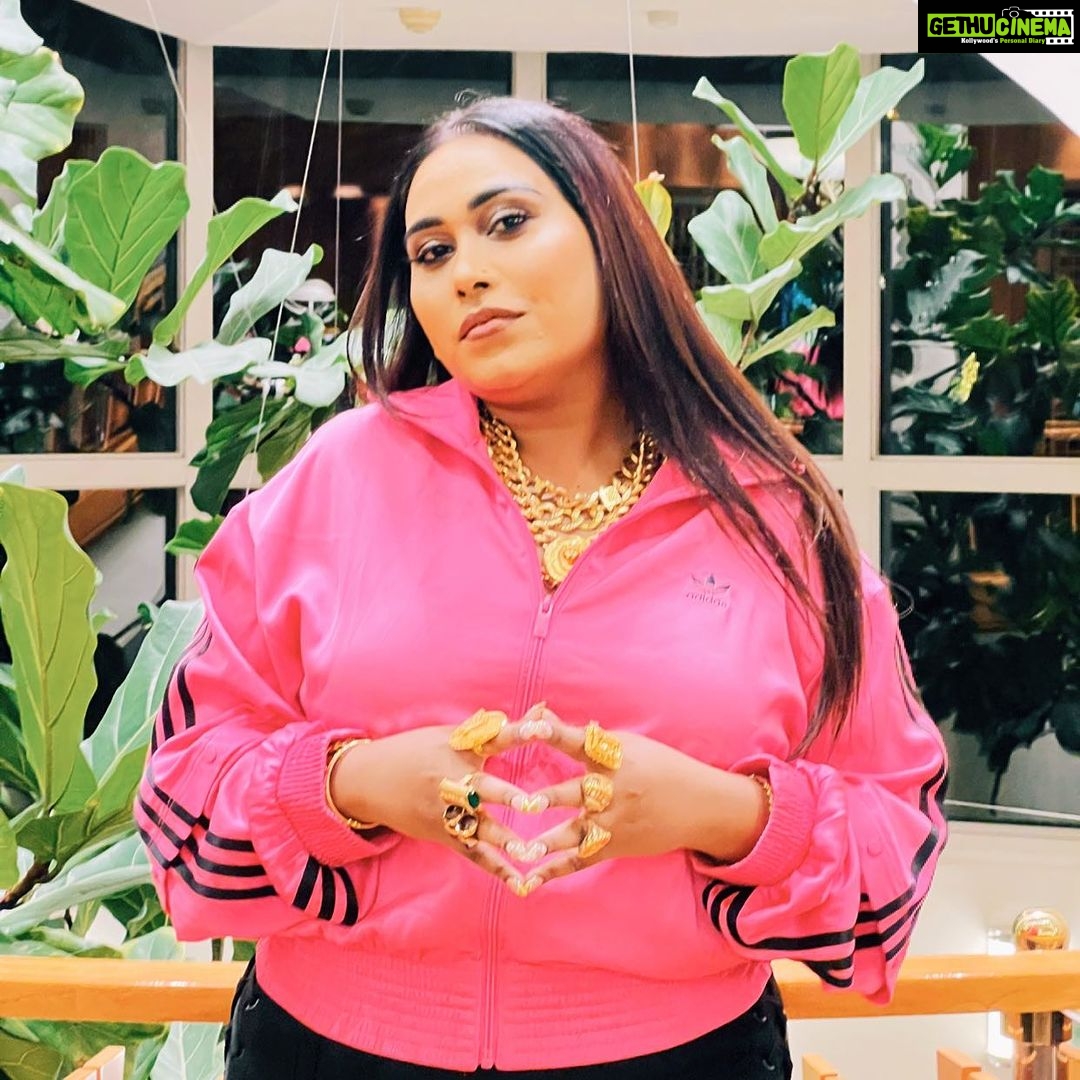 Afsana Khan Instagram - Kaala Jaadu 🩷 Dubai, United Arab Emirates