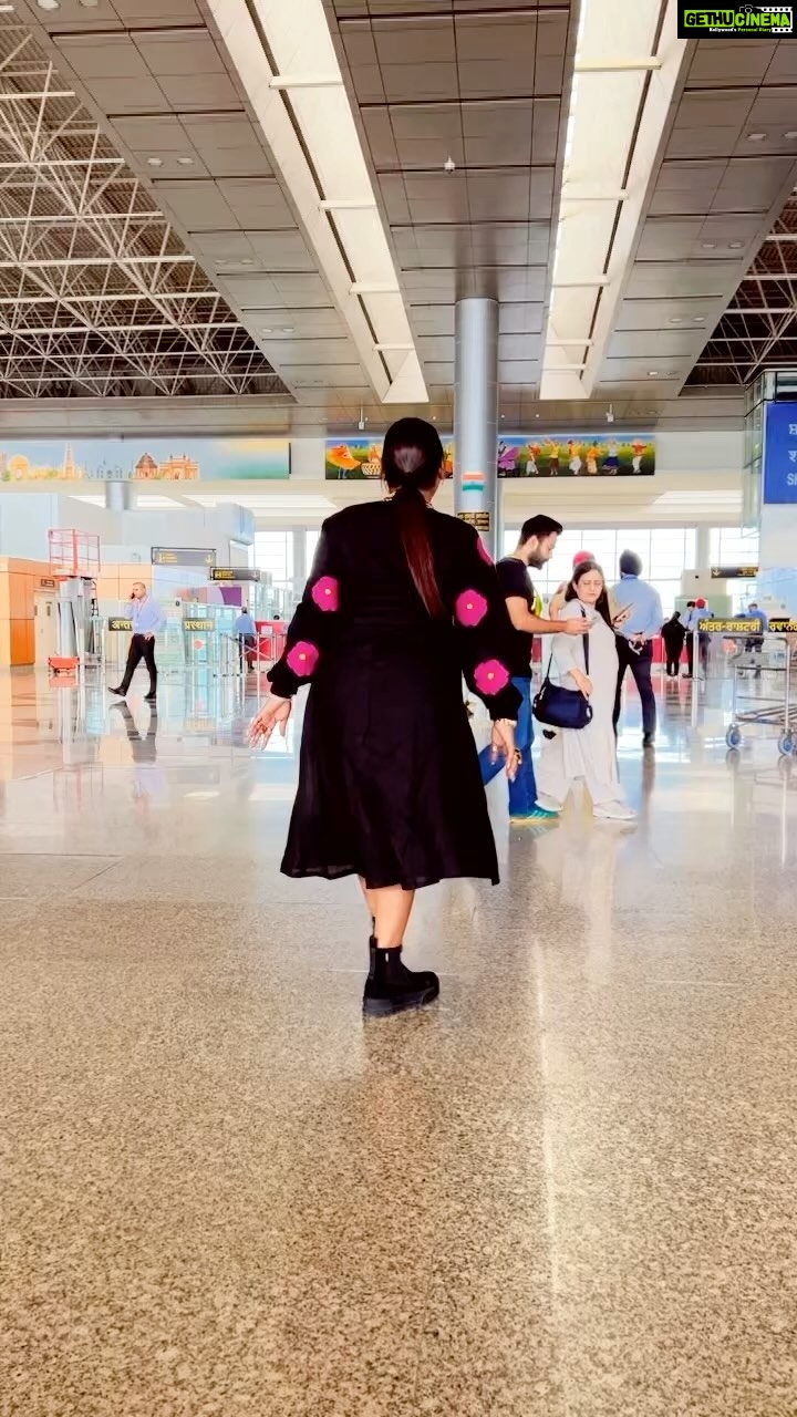 Afsana Khan Instagram - Aisa kala Jadu kita mere te me digdi firan …..🤣 watch till end🤣