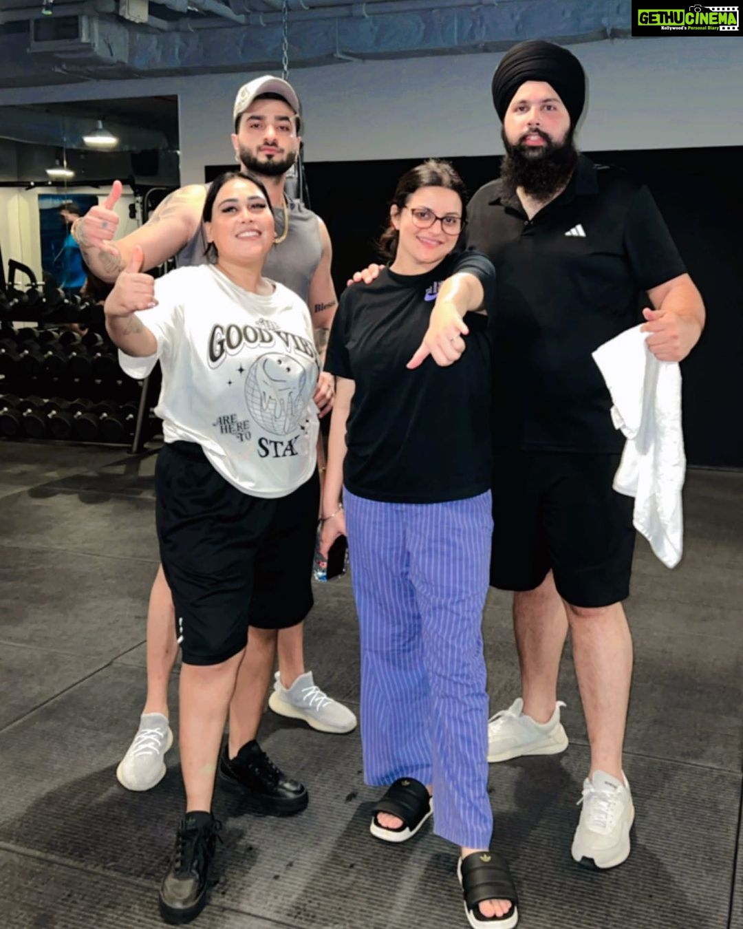 Afsana Khan Instagram - Costly pearls #friendsfprever #friendswhoslaystogetherstaystogether❤️ @saajzofficial @gurpreetbaidwan01 @gagandhillonbaidwan Dubai, United Arab Emirates