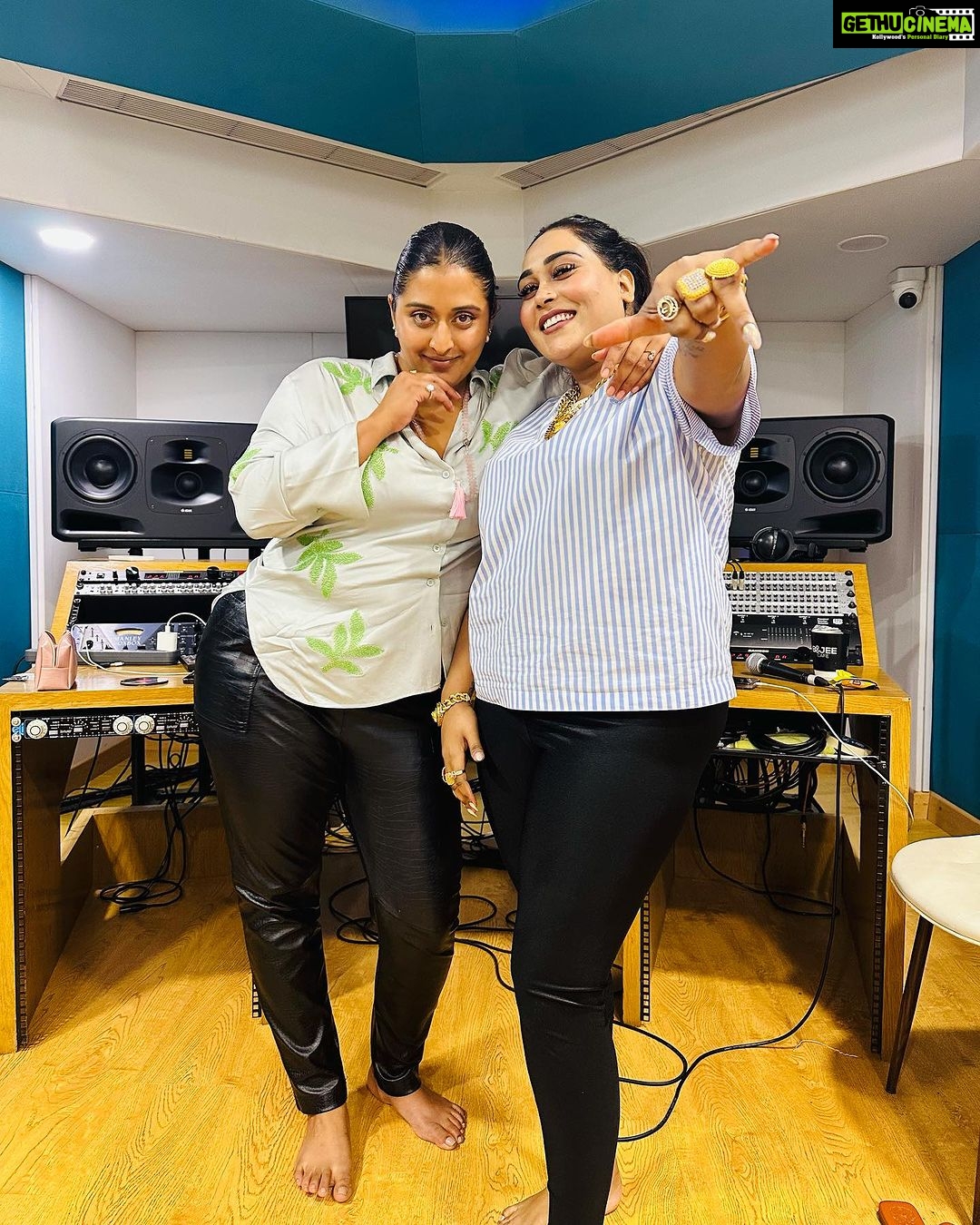 Afsana Khan Instagram - Two queens in One frame 🎤big collaboration 🔜🧿 with my beautiful sister @therajakumari big love n respect for her ❤️💫 Afsana khan X Raja Kumari Mumbai, Maharashtra