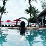 Aishwarya Sharma Bhatt Instagram - Main paani paani ho gayi 🤣 #aishwaryasharma #thailand #thailanddiaries #krabi #vacaymode #honeymoonperiod Amari Vogue Krabi