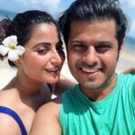 Aishwarya Sharma Bhatt Instagram - Pose eaise do ki 4 log puchein.. photo kisne khichi 🤣🤣 Outfit: @theactivestory.clothing Styling: @styling.your.soul #aishwaryasharma #neilbhatt neilkiaish #beach #krabi #thailanddiaries #honeymoonperiod #vacation # Amari Vogue Krabi