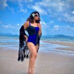 Aishwarya Sharma Bhatt Instagram - Pose eaise do ki 4 log puchein.. photo kisne khichi 🤣🤣 Outfit: @theactivestory.clothing Styling: @styling.your.soul #aishwaryasharma #neilbhatt neilkiaish #beach #krabi #thailanddiaries #honeymoonperiod #vacation # Amari Vogue Krabi