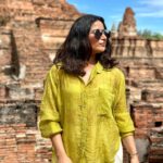 Aishwarya Sharma Bhatt Instagram - मैं और मेरा सफ़र अक्सर ये बातें करते हैं.. रुकना है या चलना है … ❤️ with @bhatt_neil 😘❤️🤗 #aishwaryasharma #neilbhatt #bankok #ayuthaya #thailand #thailanddiaries #beauty #travelling #honeymoontour #couplegoals #neilkiaish