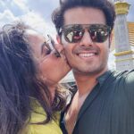 Aishwarya Sharma Bhatt Instagram - मैं और मेरा सफ़र अक्सर ये बातें करते हैं.. रुकना है या चलना है … ❤️ with @bhatt_neil 😘❤️🤗 #aishwaryasharma #neilbhatt #bankok #ayuthaya #thailand #thailanddiaries #beauty #travelling #honeymoontour #couplegoals #neilkiaish