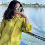 Aishwarya Sharma Bhatt Instagram - मैं और मेरा सफ़र अक्सर ये बातें करते हैं.. रुकना है या चलना है … ❤️ with @bhatt_neil 😘❤️🤗 #aishwaryasharma #neilbhatt #bankok #ayuthaya #thailand #thailanddiaries #beauty #travelling #honeymoontour #couplegoals #neilkiaish