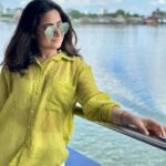 Aishwarya Sharma Bhatt Instagram - मैं और मेरा सफ़र अक्सर ये बातें करते हैं.. रुकना है या चलना है … ❤️ with @bhatt_neil 😘❤️🤗 #aishwaryasharma #neilbhatt #bankok #ayuthaya #thailand #thailanddiaries #beauty #travelling #honeymoontour #couplegoals #neilkiaish