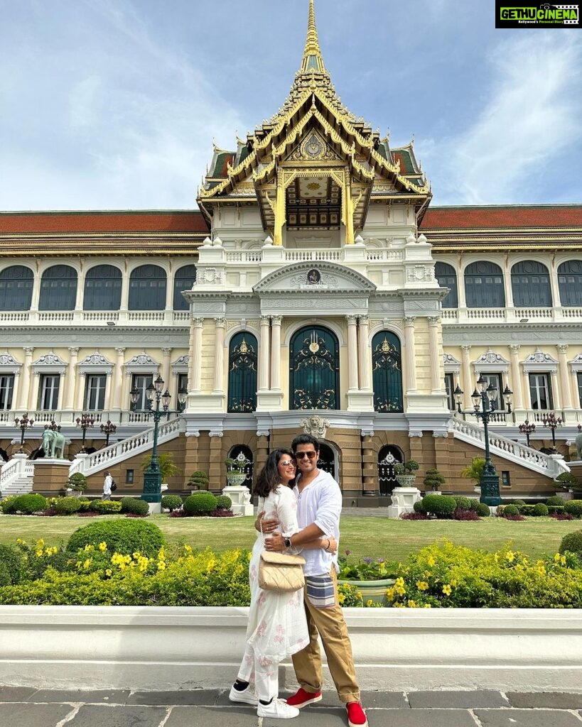 Aishwarya Sharma Bhatt Instagram - Brought India in Bangkok ❤️ with my love @bhatt_neil 😘😇 Outfit: @budandtulip Styling: @styling.your.soul #aishwaryasharma #neilbhatt #bangkok #indainattire #thegrandpalace #grandpalacebangkok #ancientplace #thailanddiaries Grand Palace: Royal Chapel of the Emerald Buddha